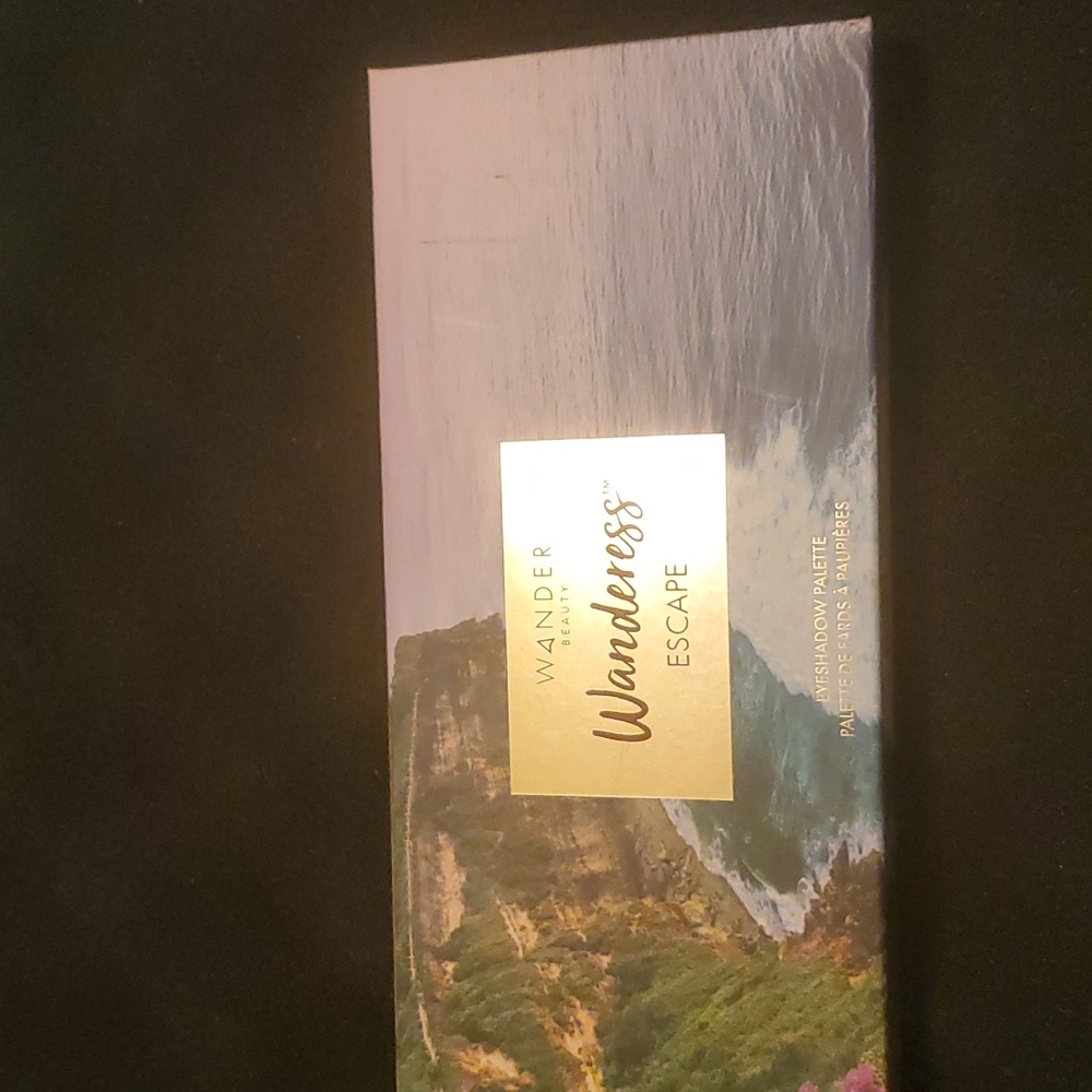 WANDER BRAUTY WANDERESSS ESCAPE EYESHADOW PALETTE
